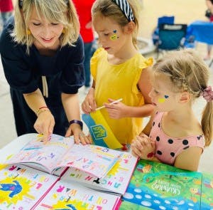 Oksana Lushchevska and two children with books